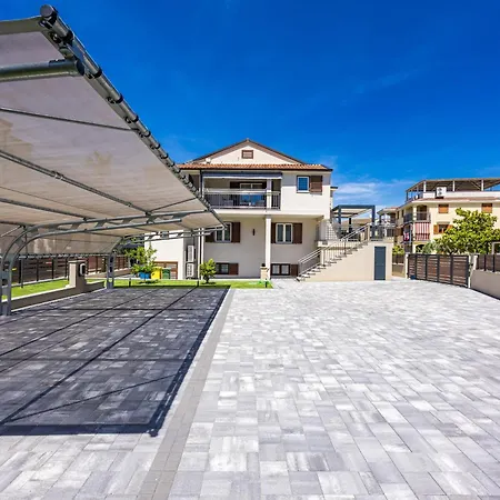 Gardenia Apartment